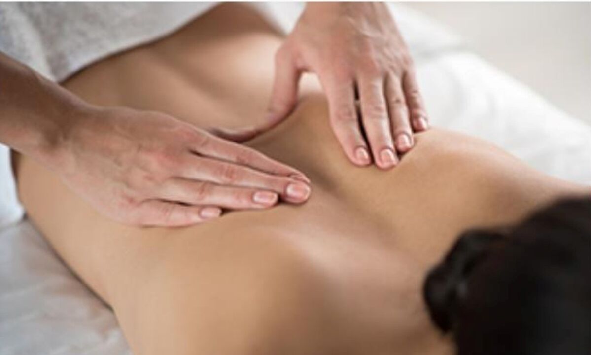 masazhi është një nga metodat e trajtimit të osteokondrozës së qafës së mitrës