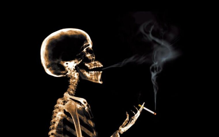 pirja e duhanit si shkaktar i dhimbjes së shpinës në zonën e shpatullave